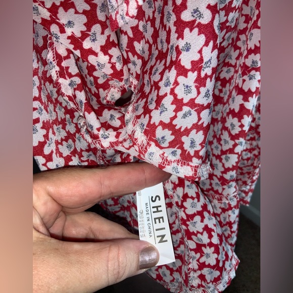 Shein 2xl Red&Wht Flower Top - Picture 7 of 9